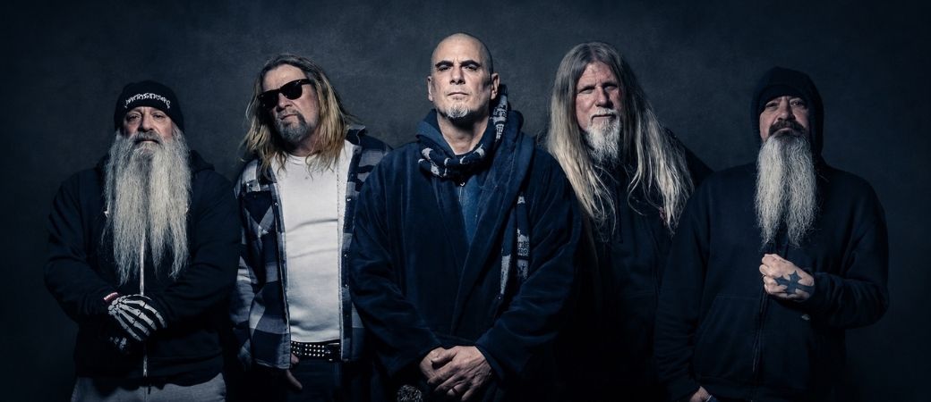 DOWN rompe 19 años de silencio y vuelve a entrar en el pantano con Volume V